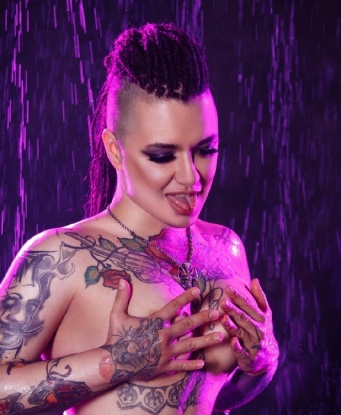 Огненная рыжая красавица ждет встречи с сильным и щедрым мужчиной. Умею угодить и порадовать, создам атмосферу уюта и страсти. Звони и приглашай меня в гости! 555, 27 лет