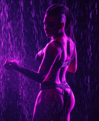 Огненная рыжая красавица ждет встречи с сильным и щедрым мужчиной. Умею угодить и порадовать, создам атмосферу уюта и страсти. Звони и приглашай меня в гости! 555, 27 лет