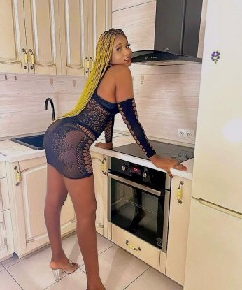 Стройная брюнетка с горячими губками и обворожительным обаянием ждет встречи с тобой. В моей постели ты забудешь обо всем, кроме удовольствия и страсти. Позвони мне прямо сейчас! 3249, 23 года